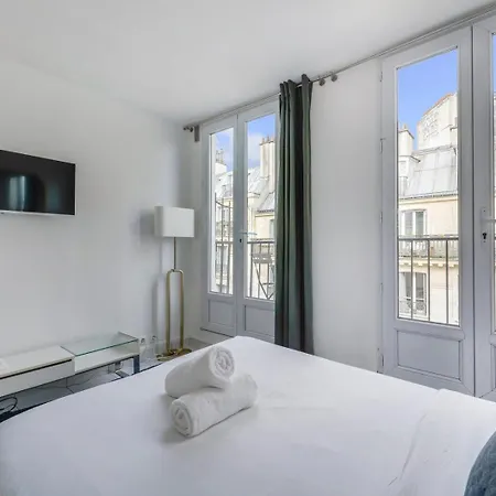 Paris Moulin Rouge Balcony Apartment Exterior photo